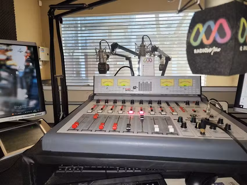 106.7 RADIO M&Aacute;S Pergamino