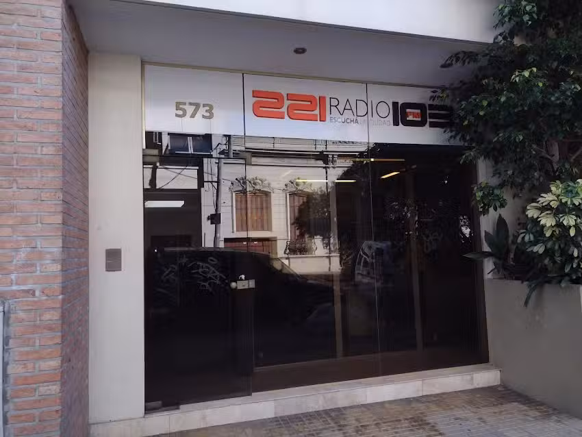 221 radio 103.1 fm Escucha la ciudad