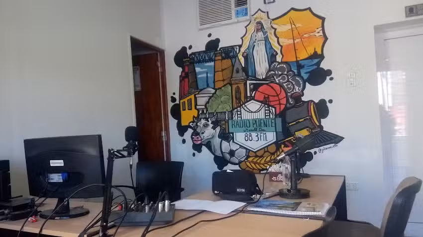 88.3 FM Radio. PUENTE MARULL