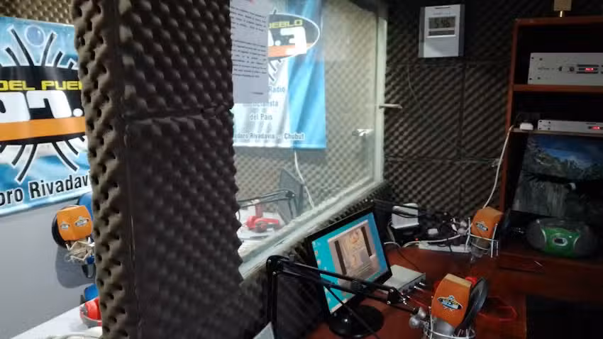 FM DEL PUEBLO 107.3 Primera Radio Justicialista