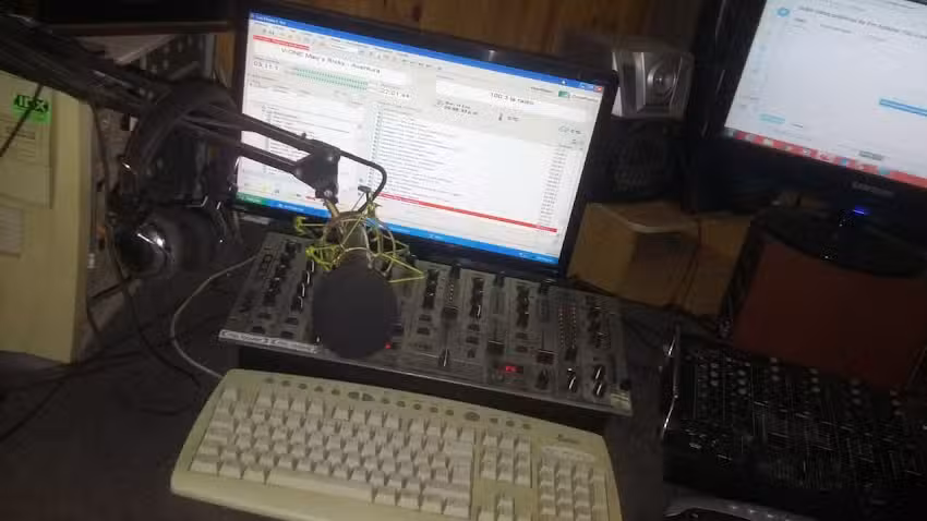 Fm Eclipse 100.3 mhz