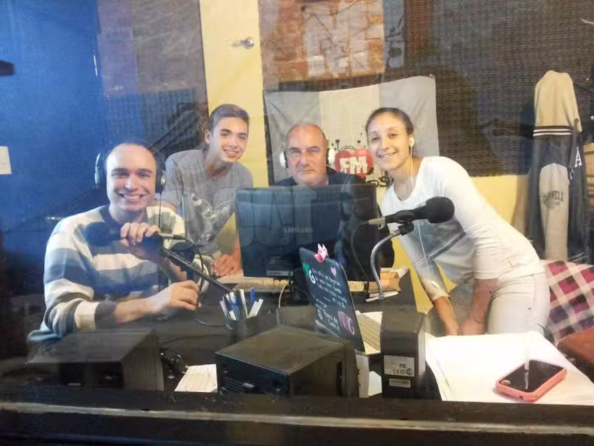 FM Latidos 100.9