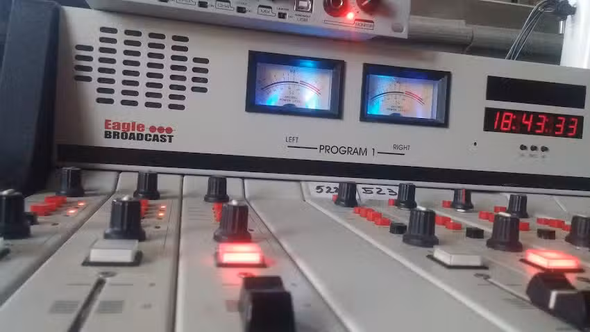 FM Nuevo Mundo 106.9