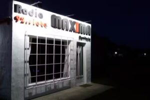 FM RADIO M&Aacute;XIMA 92.7 MHZ