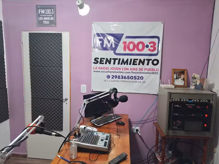 Fm Sentimiento 100.3