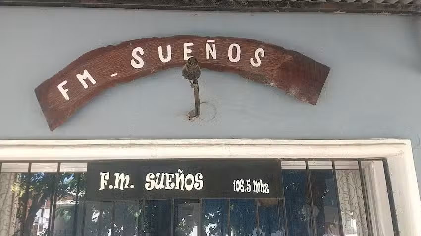 FM Sue&ntilde;os 106.5