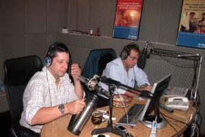FM XPRESS 107.7 LA100