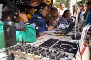 LRH 713, La Radio 89.9 MHz.