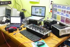 LRH 714, Music 91.5 MHz.