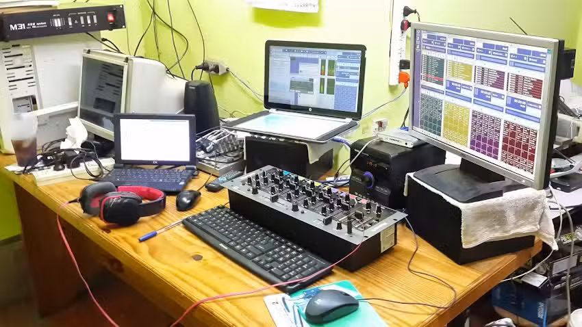 LRH 714, Music 91.5 MHz.