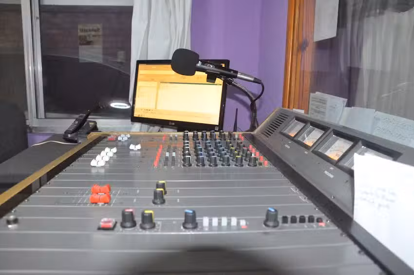 LRP 942 Master FM 102.1