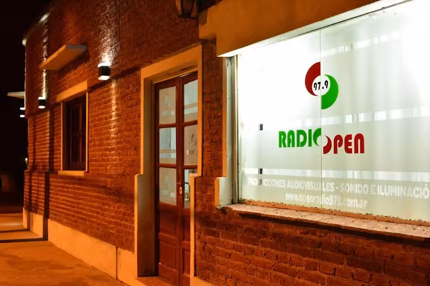Open Radio 97.9 &ndash; Buena Esperanza
