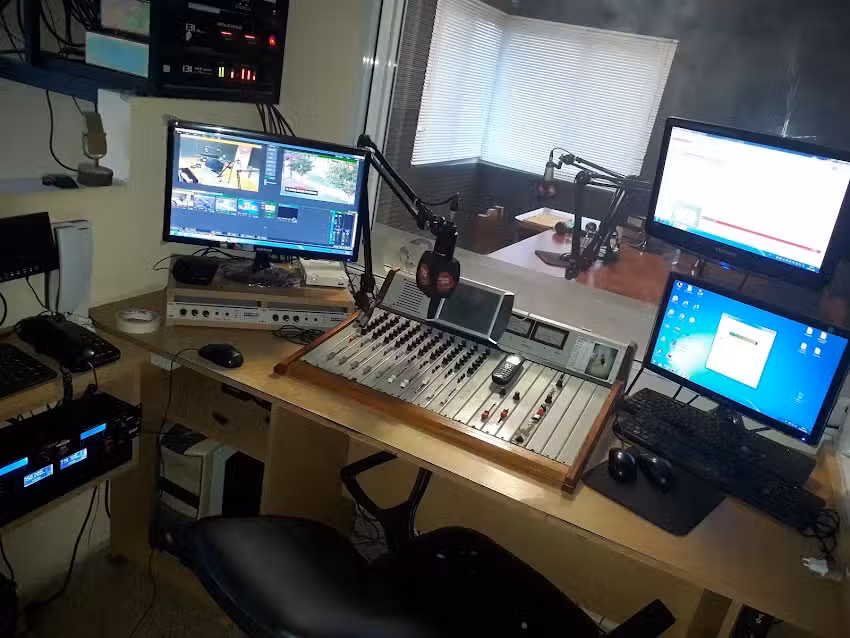 Power Max 104.5 LRM 869 &mdash; Radio y TV para toda la regi&oacute;n