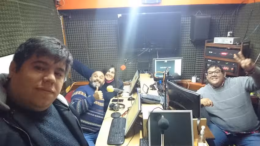 Radio 104.5 fm Contacto