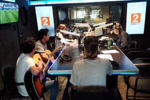 Radio 2 AM 1230