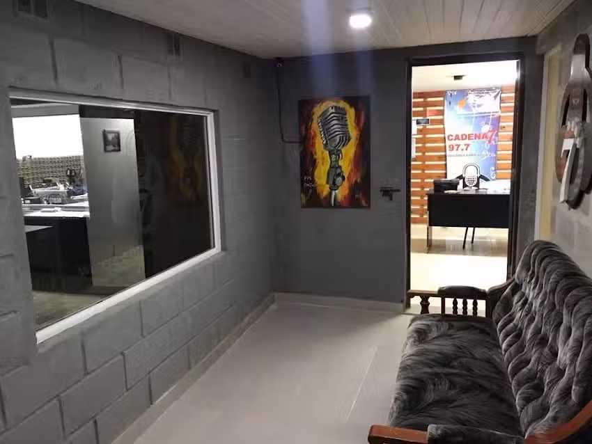 Radio Cadena 7 – FM 97.7