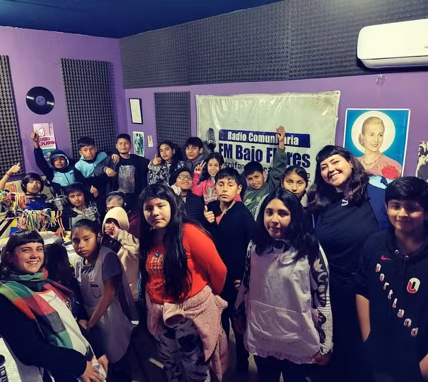 Radio Comunitaria FM Bajo Flores 88.1