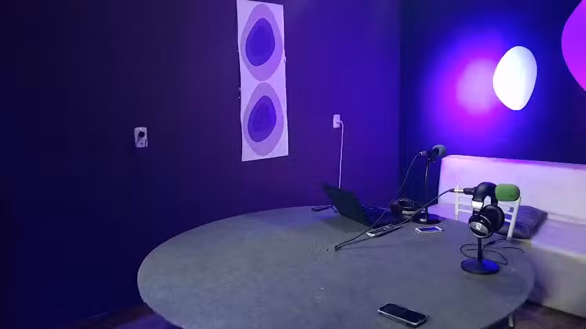 Radio Fan To The Music 89.1 Mhz