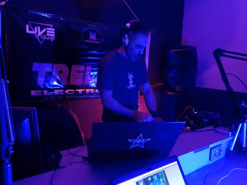 radio fm cielo 88.7 y radio la red am 910