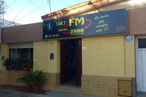 Radio FM2000