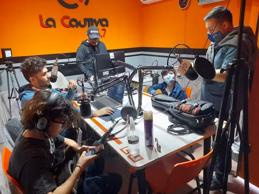 Radio LA CAUTIVA 106.7