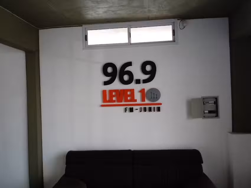 SOMOS RADIO 105.3 JUNIN