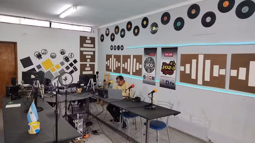 Uco Classic Fm 102.9 &ndash; Ucostreaming