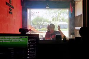 Vanguardia FM 101.7Mhz.