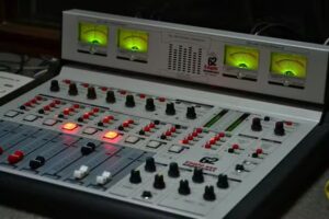 Visi&oacute;n Fm 100.5MHz. La Radio De La Ciudad