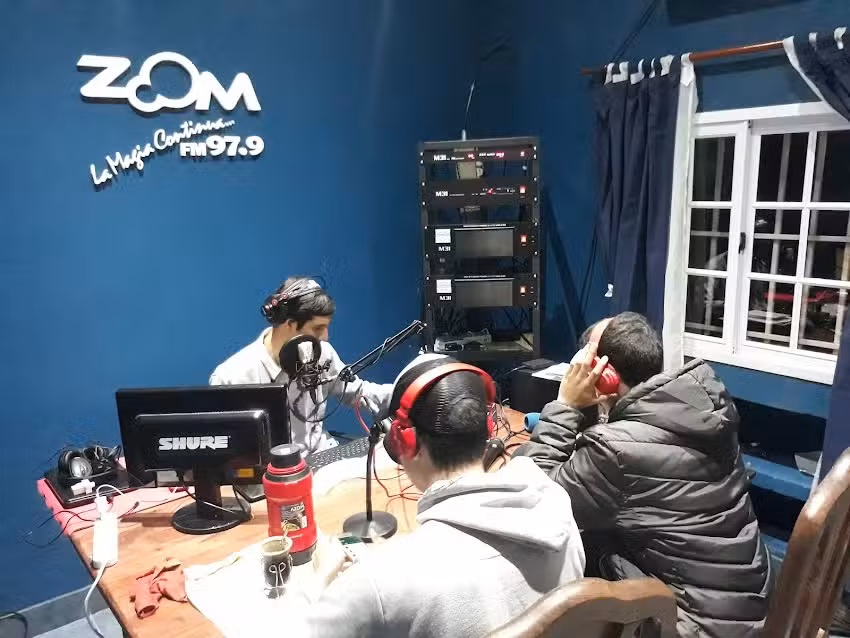 Zoom FM 97.9